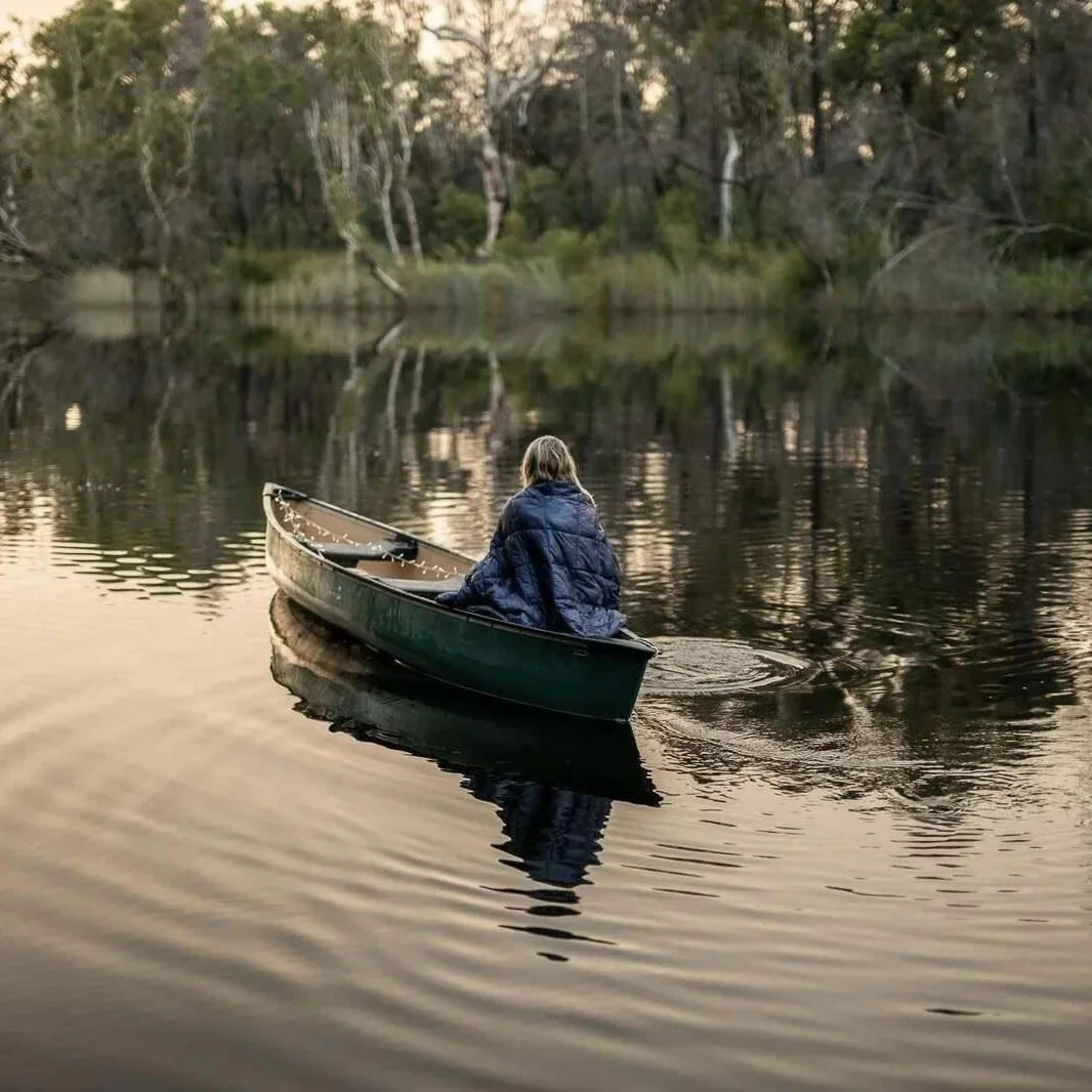 NAKIE DEEP OCEAN BLUE SUSTAINABLE DOWN - PUFFY BLANKET - Hunt The Night