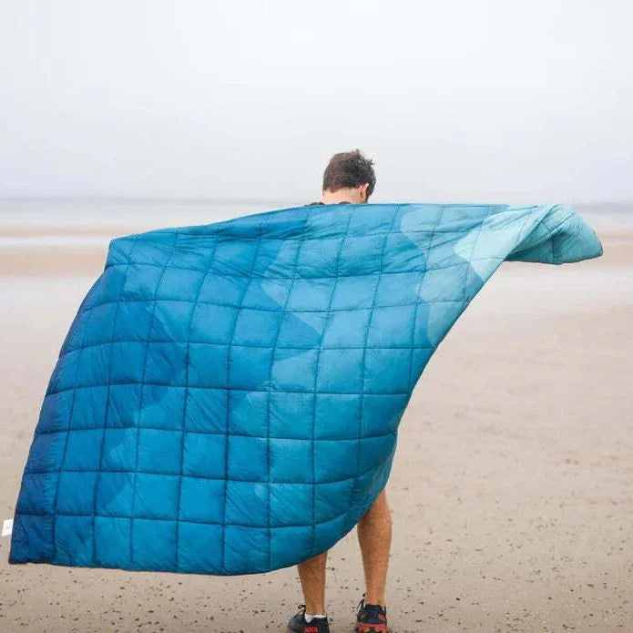 NAKIE MOUNTAIN SHADOWS SUSTAINABLE DOWN - PUFFY BLANKET - Hunt The Night