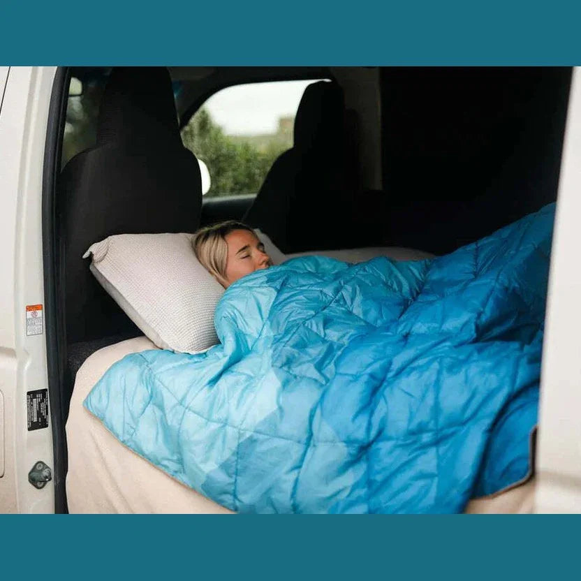 NAKIE MOUNTAIN SHADOWS SUSTAINABLE DOWN - PUFFY BLANKET - Hunt The Night