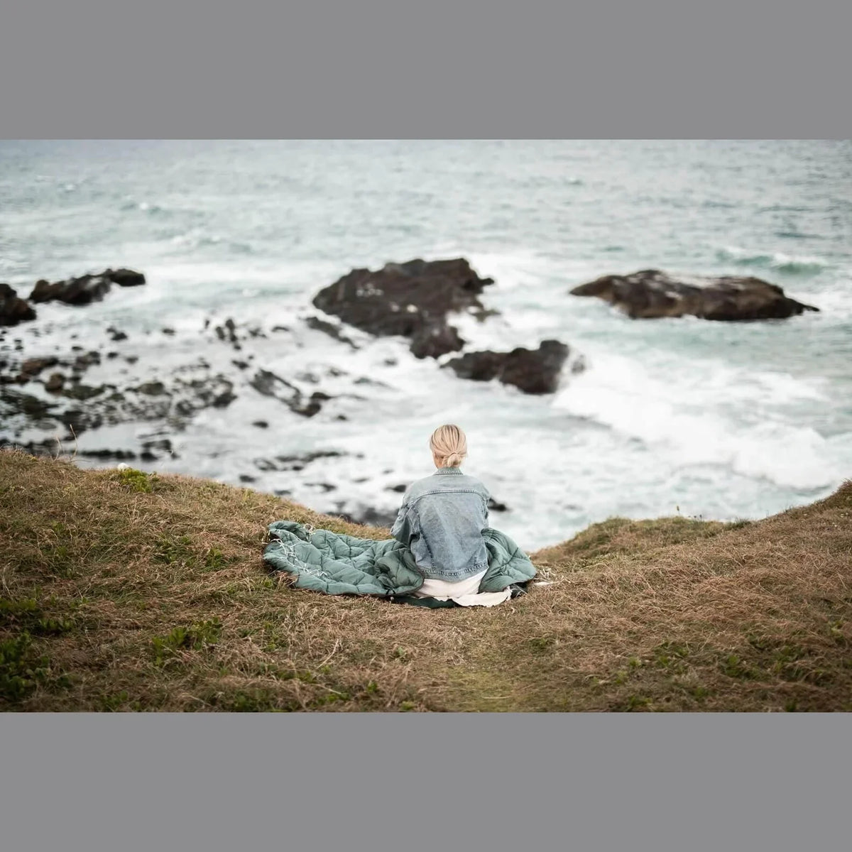 NAKIE PINE GREEN SUSTAINABLE DOWN - PUFFY BLANKET - Hunt The Night