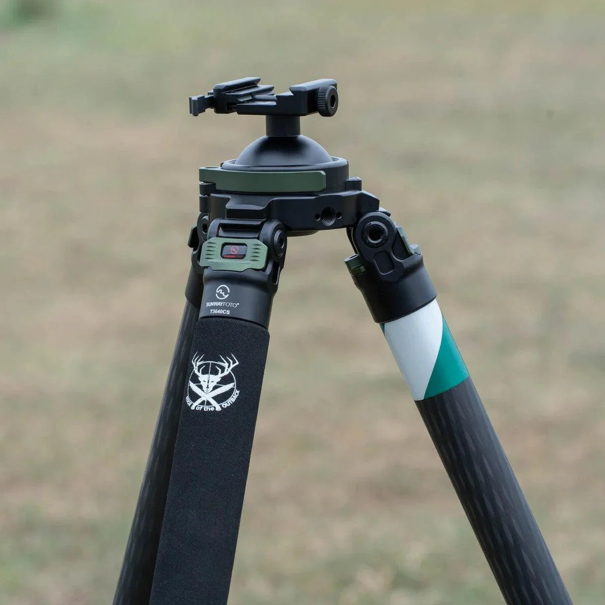 EDGE OF THE OUTBACK CARBON FIBRE HUNTING TRIPOD