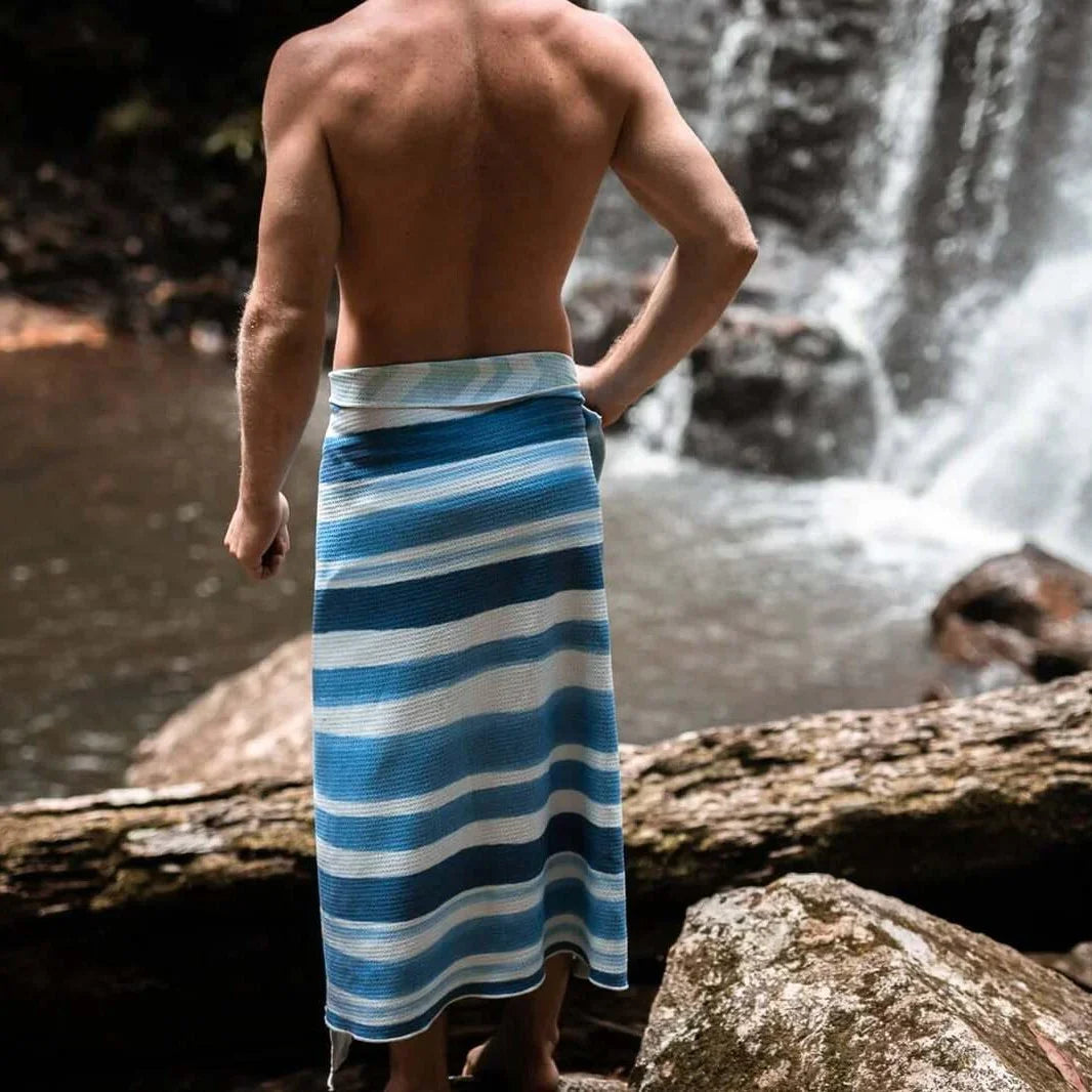 NAKIE OCEAN BREEZE - RECYCLED SAND FREE BEACH TOWEL - Hunt The Night