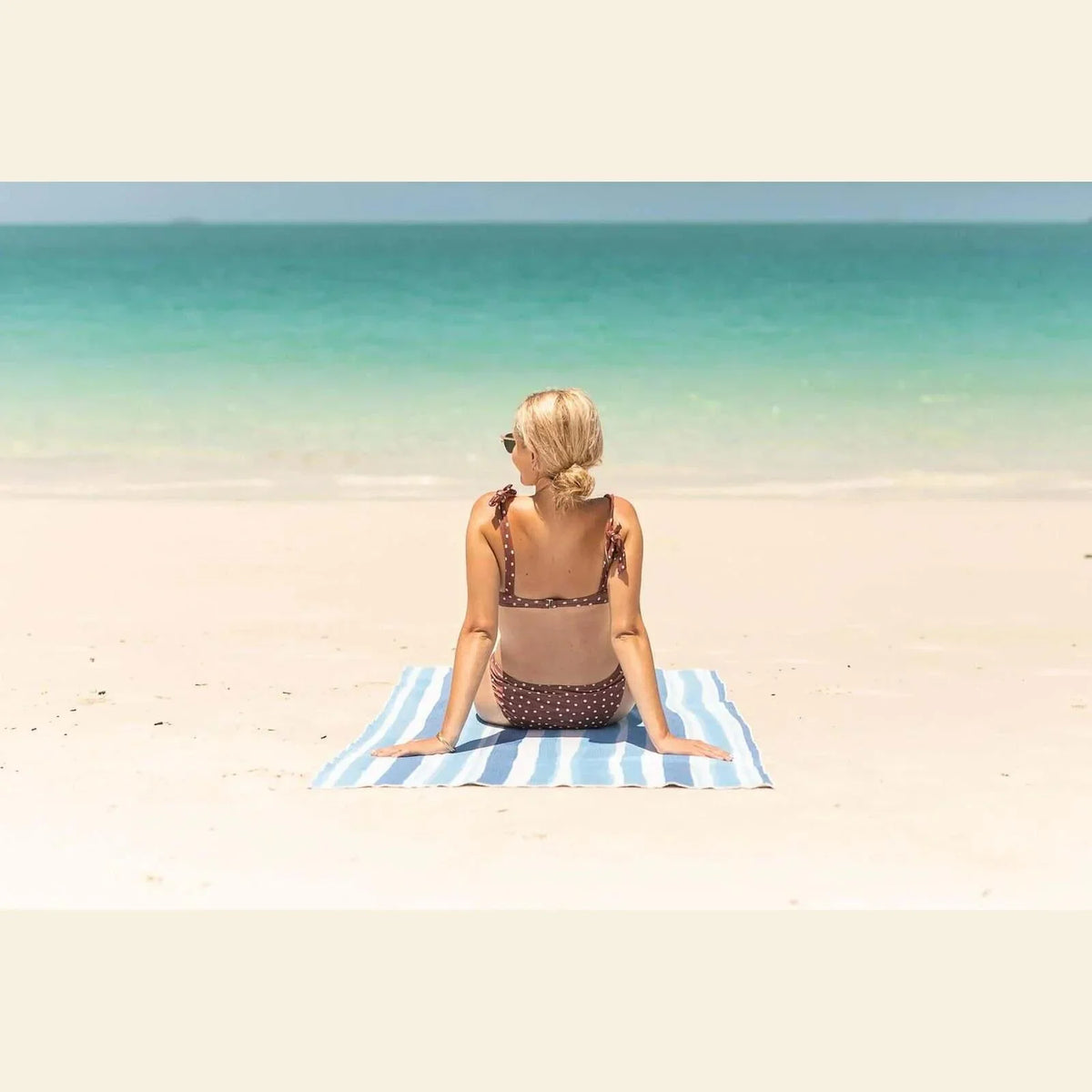 NAKIE OCEAN BREEZE - RECYCLED SAND FREE BEACH TOWEL - Hunt The Night