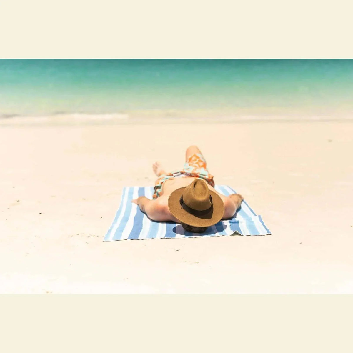 NAKIE OCEAN BREEZE - RECYCLED SAND FREE BEACH TOWEL - Hunt The Night