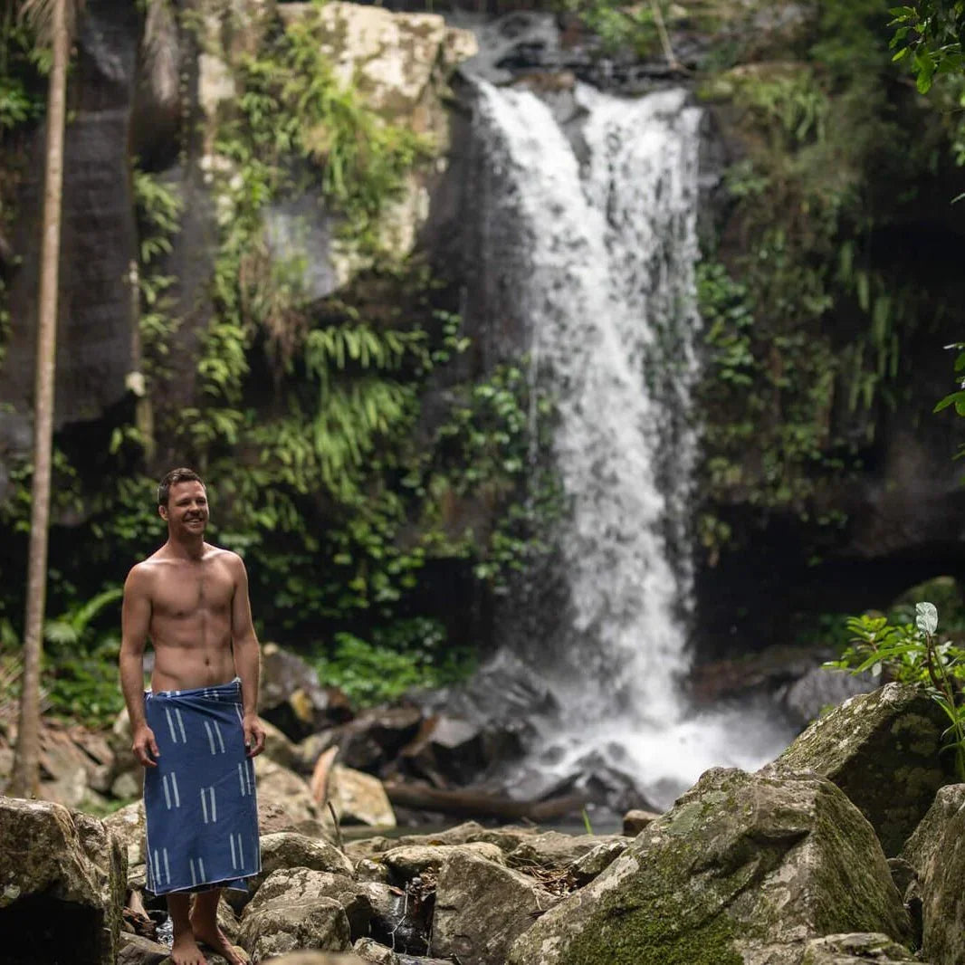 NAKIE SALTY WAVES - RECYCLED SAND FREE BEACH TOWEL - Hunt The Night