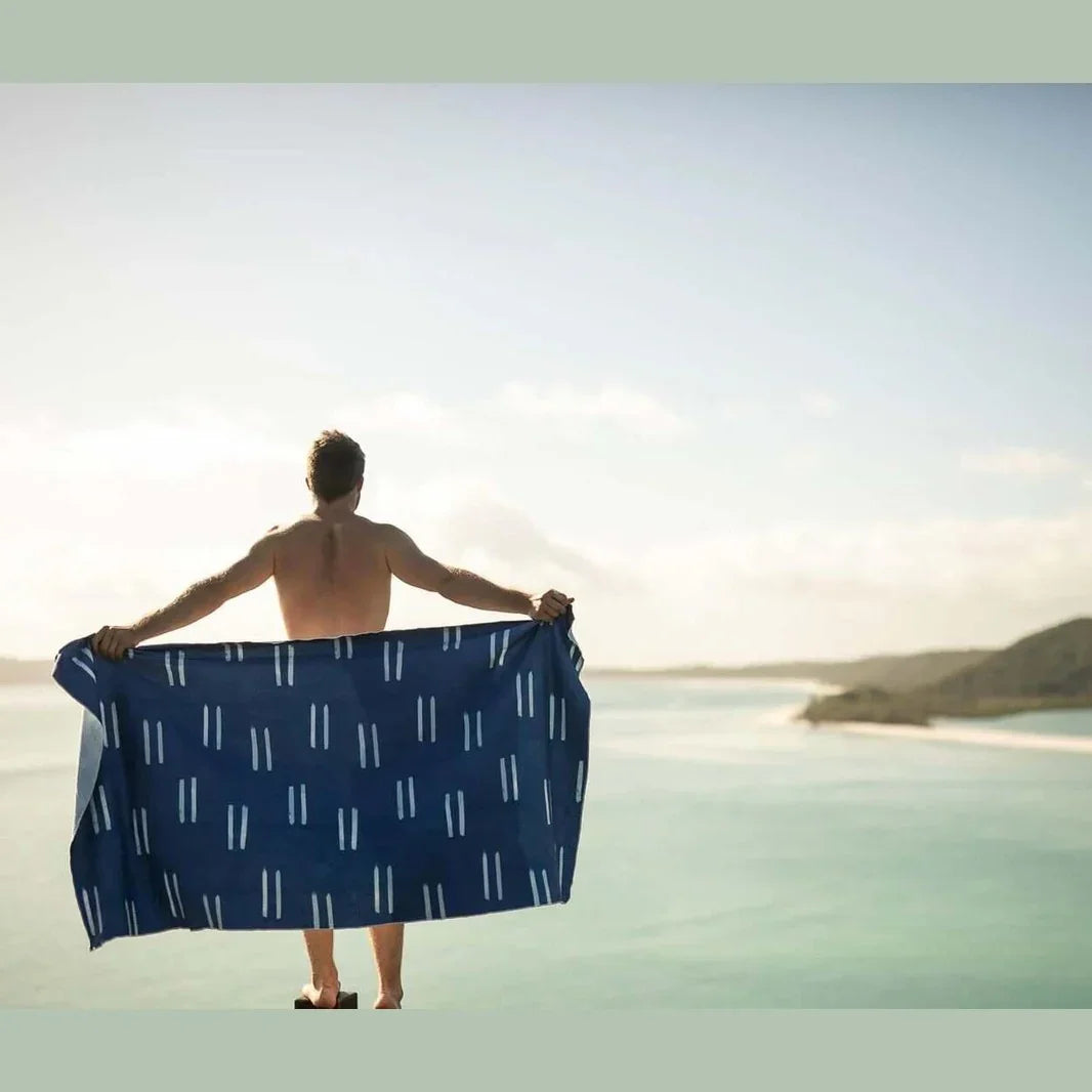 NAKIE SALTY WAVES - RECYCLED SAND FREE BEACH TOWEL - Hunt The Night