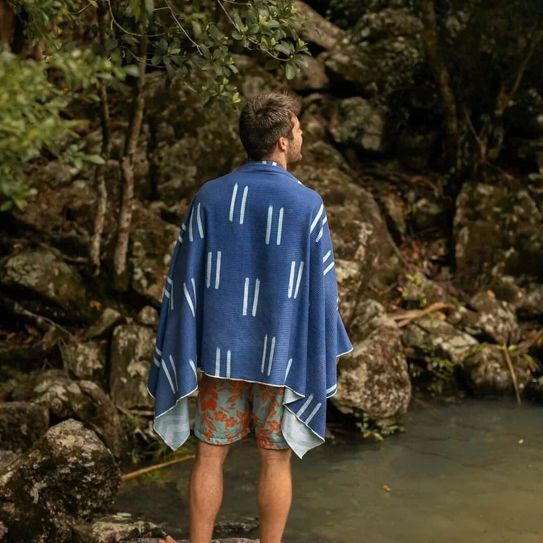 NAKIE SALTY WAVES - RECYCLED SAND FREE BEACH TOWEL - Hunt The Night