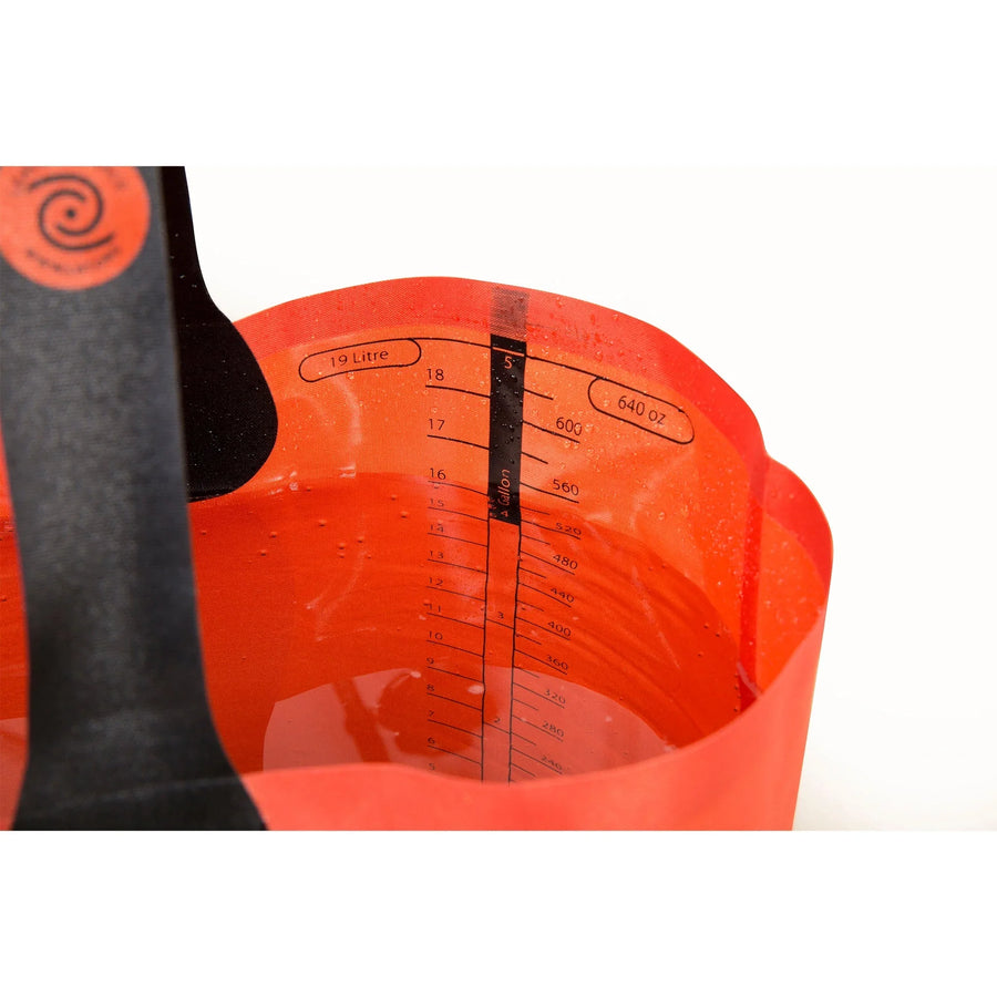 Folding Bucket - Hunt The Night