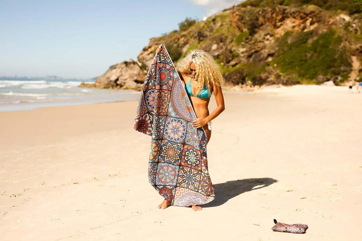 NAKIE HOLIDAY DREAMS - RECYCLED SAND FREE BEACH TOWEL